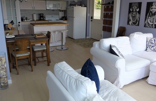 North Admiral Apartment | Beautiful Apartment with Stunning Ocean and Mountain Views