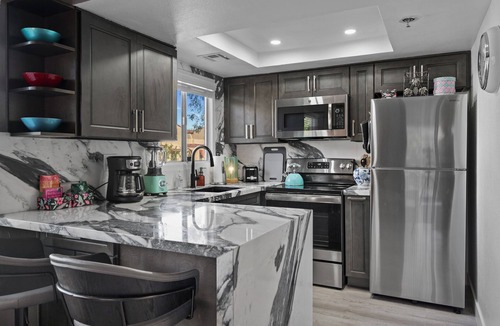 Baristo Condo | Beautiful Baristo Condo w/mountain views-Pools/Hot tubs-Walk to DT Palm Springs!
