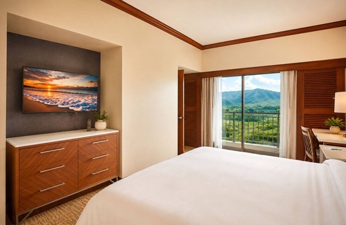 Ko Olina Resort | Beautiful Beachfront KoOlina Resort + Resort Amenities included