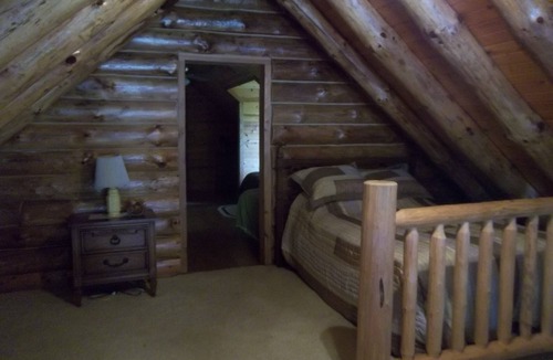 Kimbolton Cabin | Beautiful Eagle Rock Lodge!