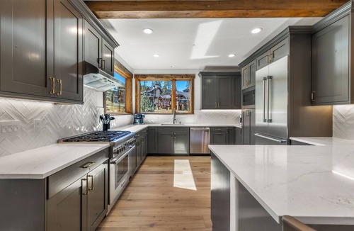 Copper Mountain House | Beautiful Executive Ski In/Ski Rooftop Hot tub! LR962