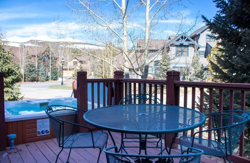 The Highlands House | Beautiful Home with Private Hot Tub Deck Fireplace