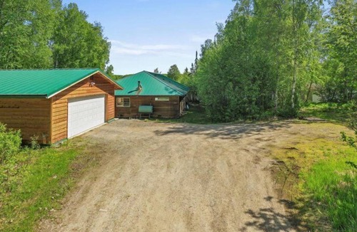 Houston House | Beautiful Lakefront Cabin with Private Hot Tub & Inflatable Kayaks - Dogs OK