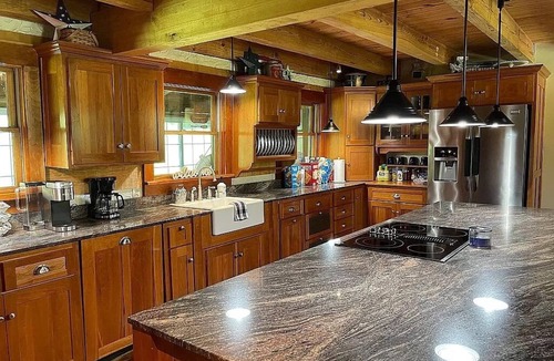 Bladensburg Cabin | Beautiful, Secluded Luxury Cabin with relaxing hot tub.