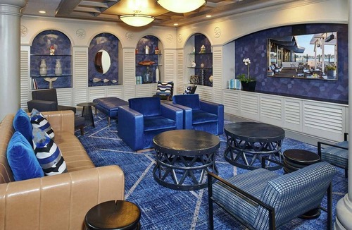 Berkeley Hotel | Berkeley Marina Views + On-site Dining. Pool. Gym.