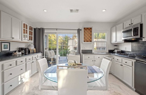 Beverly Hills House | Beverly Hills Home Guest House & Hot Tub