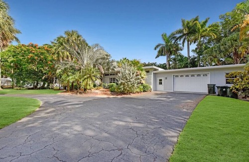 River Oaks Villa | Big House in Fort Lauderdale