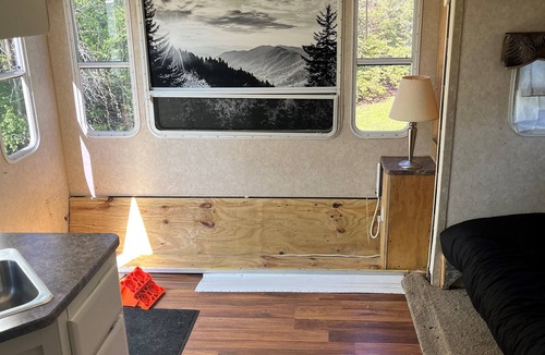 East Fultonham RV Rental | Big spacious Camper