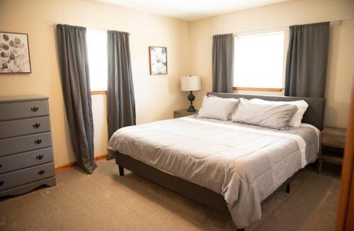 Athens House | Biker Hiker friendly 3 bedroom by Strouds Run State Park