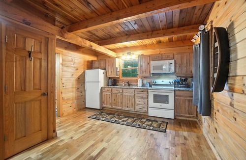 New Plymouth Cabin | Birch Cabin | Cozy Cabin for Two