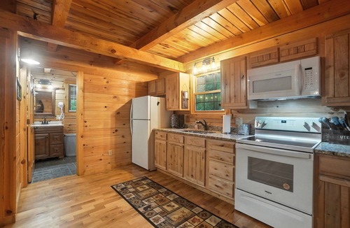 New Plymouth Cabin | Birch Cabin | Cozy Cabin for Two
