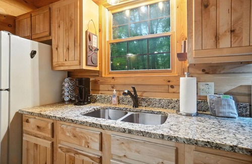 New Plymouth Cabin | Birch Cabin | Cozy Cabin for Two