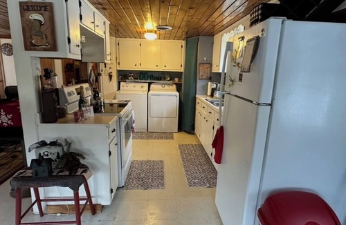 Belgrade Cabin | Black Bear Cottage 2-bedroom cabin in Belgrade perfect for a relaxing getaway