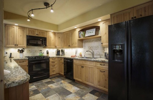 Warrior's Mark Condo | Blue Bend Beauty | Comfort & Privacy with Postcard Views & Private Hot Tub