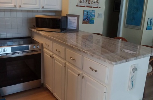 Avon Cottage | Blue Mere- Oceanside, 450 ft to Beach Walkway, Avon NC, USA!