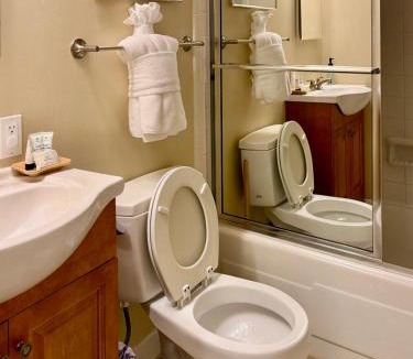 Northeast Virginia Beach Apartment | Boardwalk Oceanfront Condo with Panoramic Views