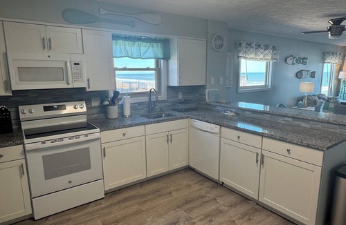 Kill Devil Hills Condo | ⭐️⭐️⭐️⭐️⭐️Booking summer 2026! Beautiful, modern condo on the beach. ⭐️⭐️⭐️⭐️⭐️