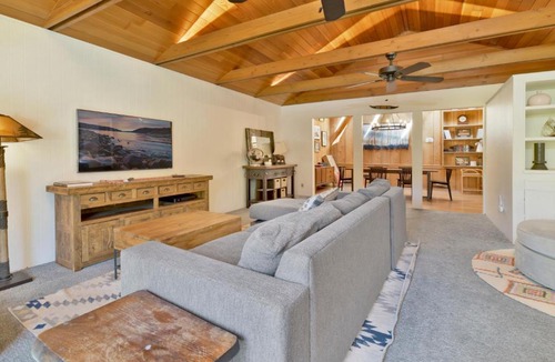 Upper Moonridge Ski Chalet | Bow Canyon Chalet by Big Bear Vacations Hot Tub Ultra Modern Resort Chalet Mins To Lifts