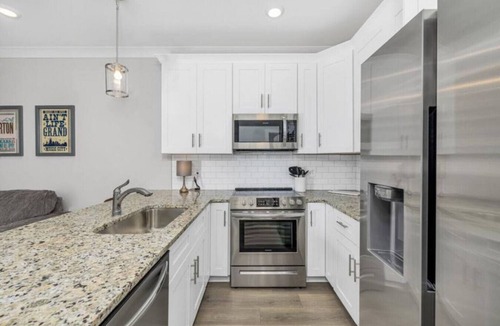 Lakewood House | BRAND NEW LISTING DISCOUNT - The Crow's Nest at Turtle Bay Marina