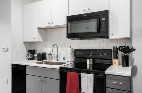 Livingston Park House | *BRAND NEW* MODERN 1BR APT IN DOWNTOWN COL l +GYM