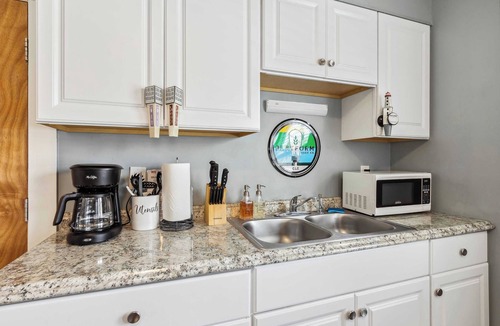 Lakewood Apartment | BrewLoft: fun, themed apt; work space; clean & new