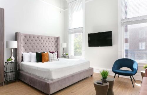 Gaslamp Quarter House | Bright 2BR Loft Sleeps 7 with Full Kitchen and Fast WiFi