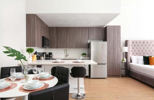 Gaslamp Quarter House | Bright 2BR Loft Sleeps 7 with Full Kitchen and Fast WiFi