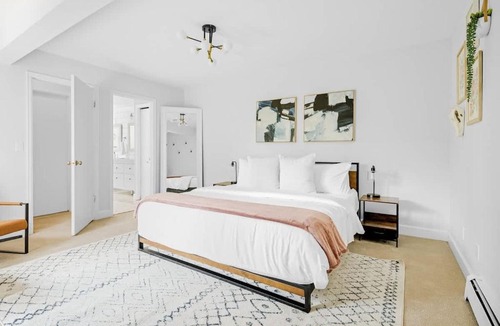 Winding Trail House | Bright & Modern - King Suite - Creekside Trail