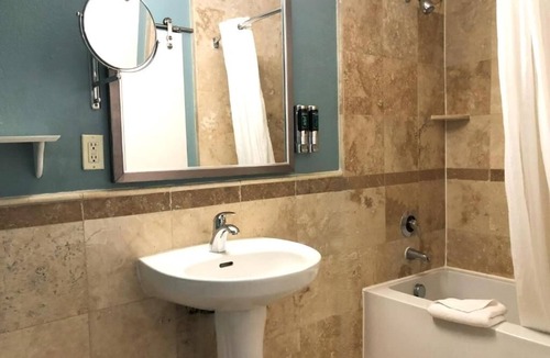 Little Italy Hotel | Bright Room w/Artistic Touch Near Museums, Harbor + Local Attractions | Pets
