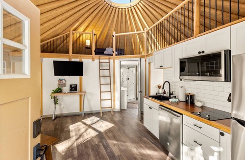 Canyon Lake Cabin | Bronco Modern Yurt‑Cabin w/Hot Tub + Swings