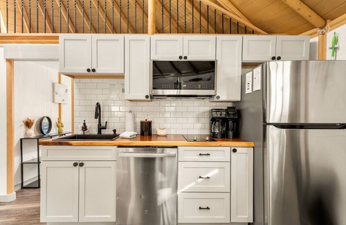 Canyon Lake Cabin | Bronco Modern Yurt‑Cabin w/Hot Tub + Swings