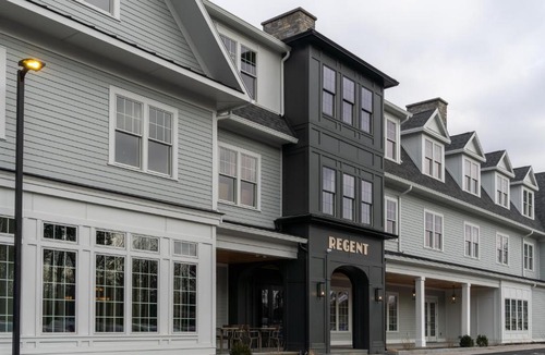 Saratoga Springs Hotel | Brookmere Saratoga, a Tribute Portfolio Hotel