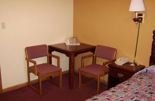 Cambridge Hotel | Budget Inn