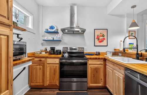 Old North End Apartment | Burlington Gem: Short Walk to Church St & Lake Champlain