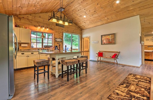 Butler Cabin | Butler Cabin on 19 Acres w/Hot Tub & Fire Pit!