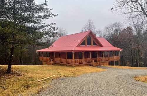 Carbon Hill Cabin | Byers Cabin Haven! 3 King beds & 5 Queen beds! LUXURY CABIN EXPERIENCE