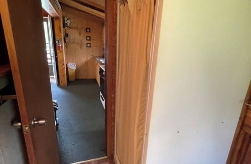 Ely Cabin | Cabin 2 "Waterfall" 2 BR, 5-6 pp, access to boats!