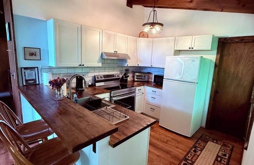 Windsor Cabin | Cabin on the hill Ascutney Vt - 4 bedrooms