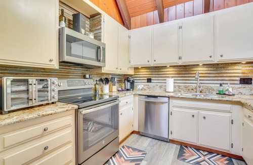 Blue Jay Cabin | Cabin w/Game Room & 2 Decks in Lake Arrowhead!