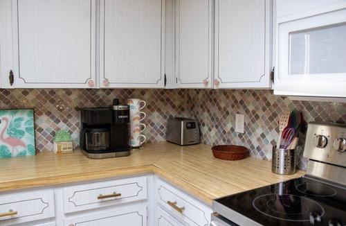 Regency Park House | Callie’s Villa: Private Saltwater Pool Oasis. 2BR-2BA : Sleeps 6