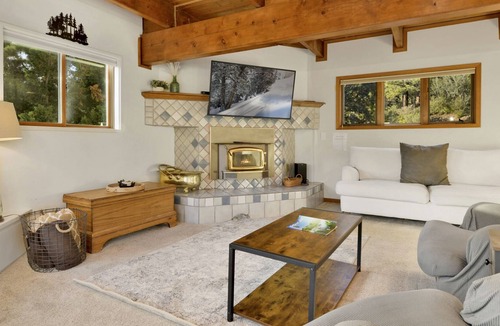 Upper Moonridge Ski Chalet | Canyon Crest Castle by Big Bear Vacations | Hot Tub | Slope Views