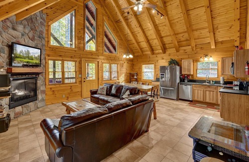 Sugar Grove Cabin | Cardinal Cabin (Hocking Hills area)