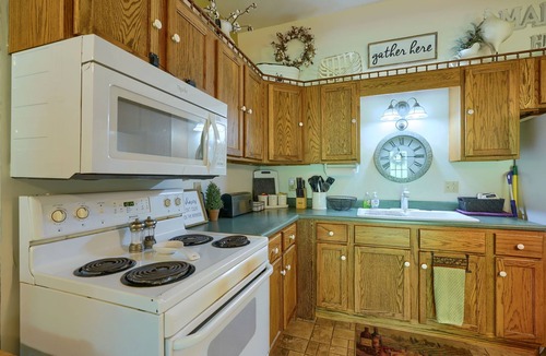 Carbon Hill Cabin | Carp's Cabin: 2 bedroom budget-friendly, modern farmhouse w/hot tub, NO WIFI