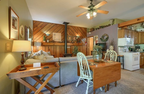 Carbon Hill Cabin | Carp's Cabin: 2 bedroom budget-friendly, modern farmhouse w/hot tub, NO WIFI