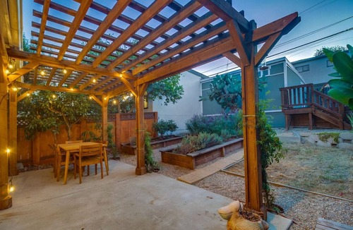 Golden Hill House | Casa Mellifora | 3BR - Golden Hill - Free Parking