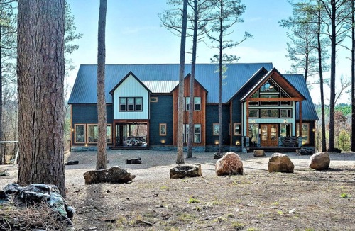 Pickens Cabin | Castle Black - Secluded|Creekside|8 BD/8.5 Bath