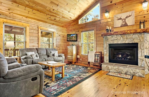 Mill Spring Cabin | Cedar Ridge - Log Cabin, Pet Friendly, Fire Pit!