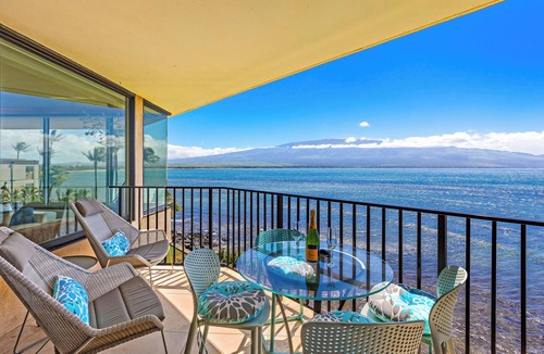 Maalaea Apartment | Celebrate Honeymoon, Anniversary or Birthday.Panoramic Ocean View!