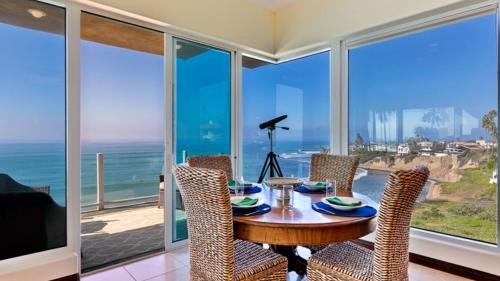 La Jolla House | Celebrity Oceanfront Estate by AvantStay