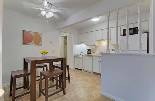 North Canton Apartment | Central & Cozy 1BR near Hall of Fame/Airport